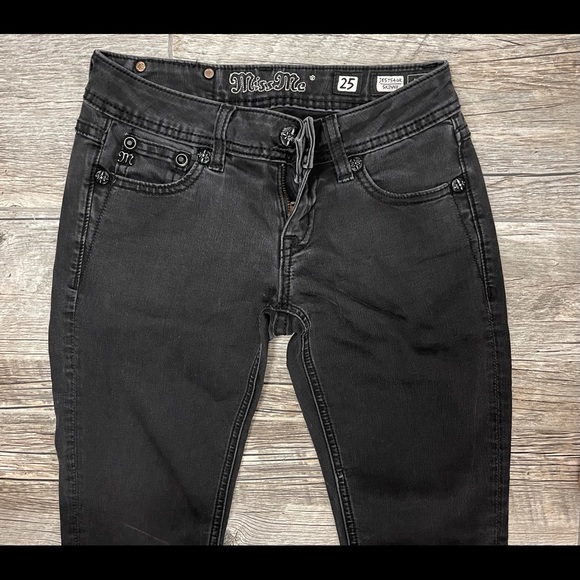 Jeans - Picture 1 of 3